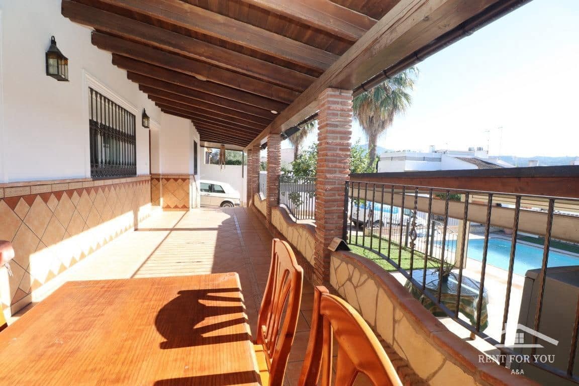 Chalet de 4 habitaciones en Coín en alquiler con piscina - 1.700 € (Ref: 8692144)