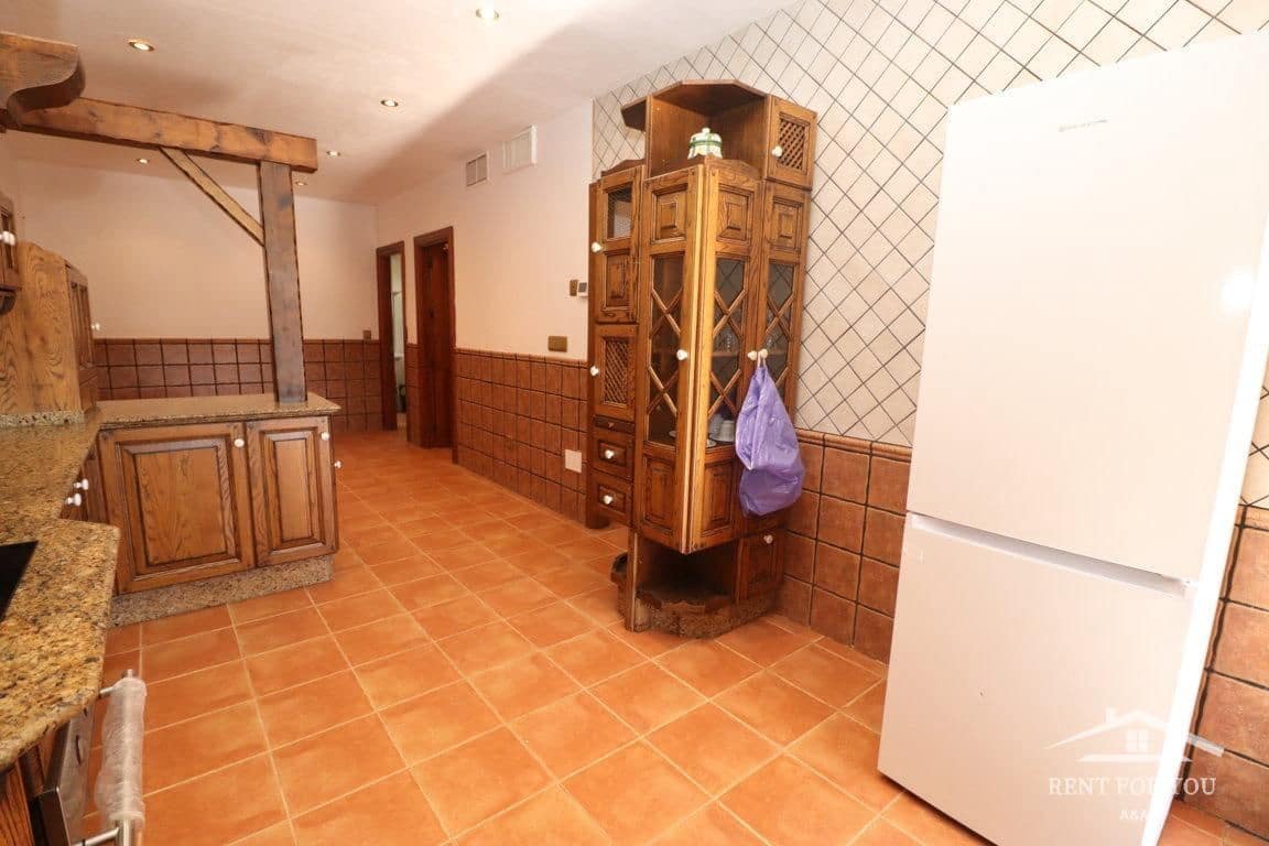 Chalet de 4 habitaciones en Coín en alquiler con piscina - 1.700 € (Ref: 8692144)