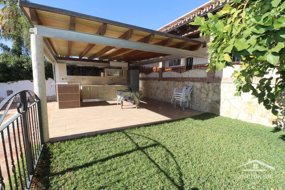 Chalet de 4 habitaciones en Coín en alquiler con piscina - 1.700 € (Ref: 8692144)