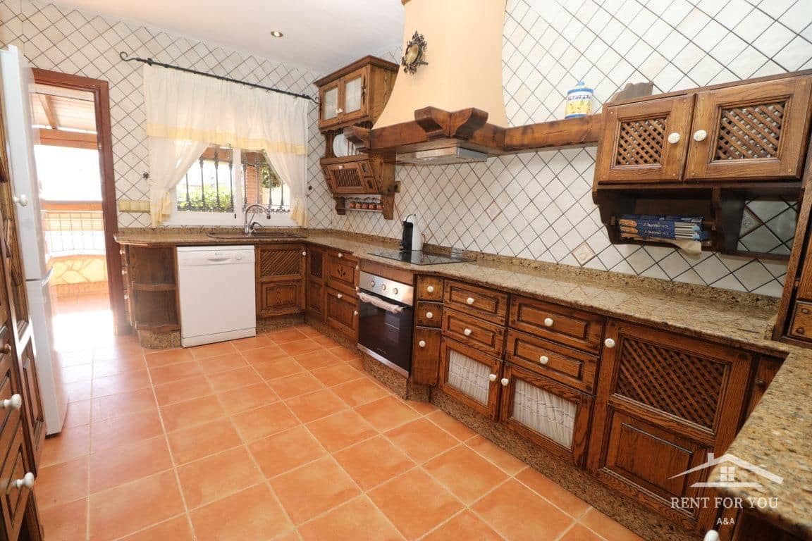 Chalet de 4 habitaciones en Coín en alquiler con piscina - 1.700 € (Ref: 8692144)