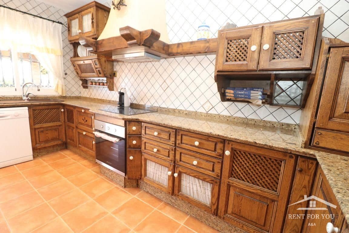 Chalet de 4 habitaciones en Coín en alquiler con piscina - 1.700 € (Ref: 8692144)