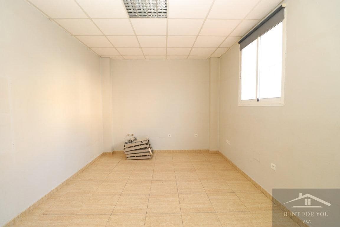4 quarto Empresa para arrendar em Alhaurin el Grande - 700 € (Ref: 8842260)
