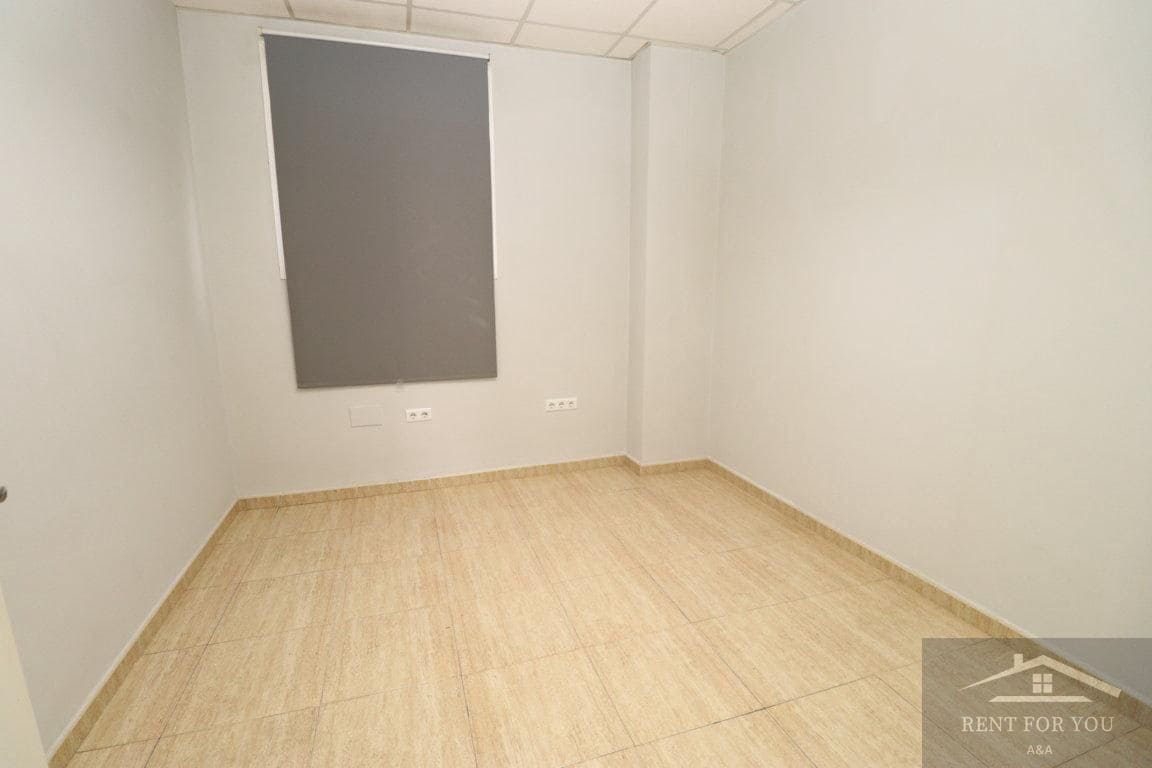 4 quarto Empresa para arrendar em Alhaurin el Grande - 700 € (Ref: 8842260)