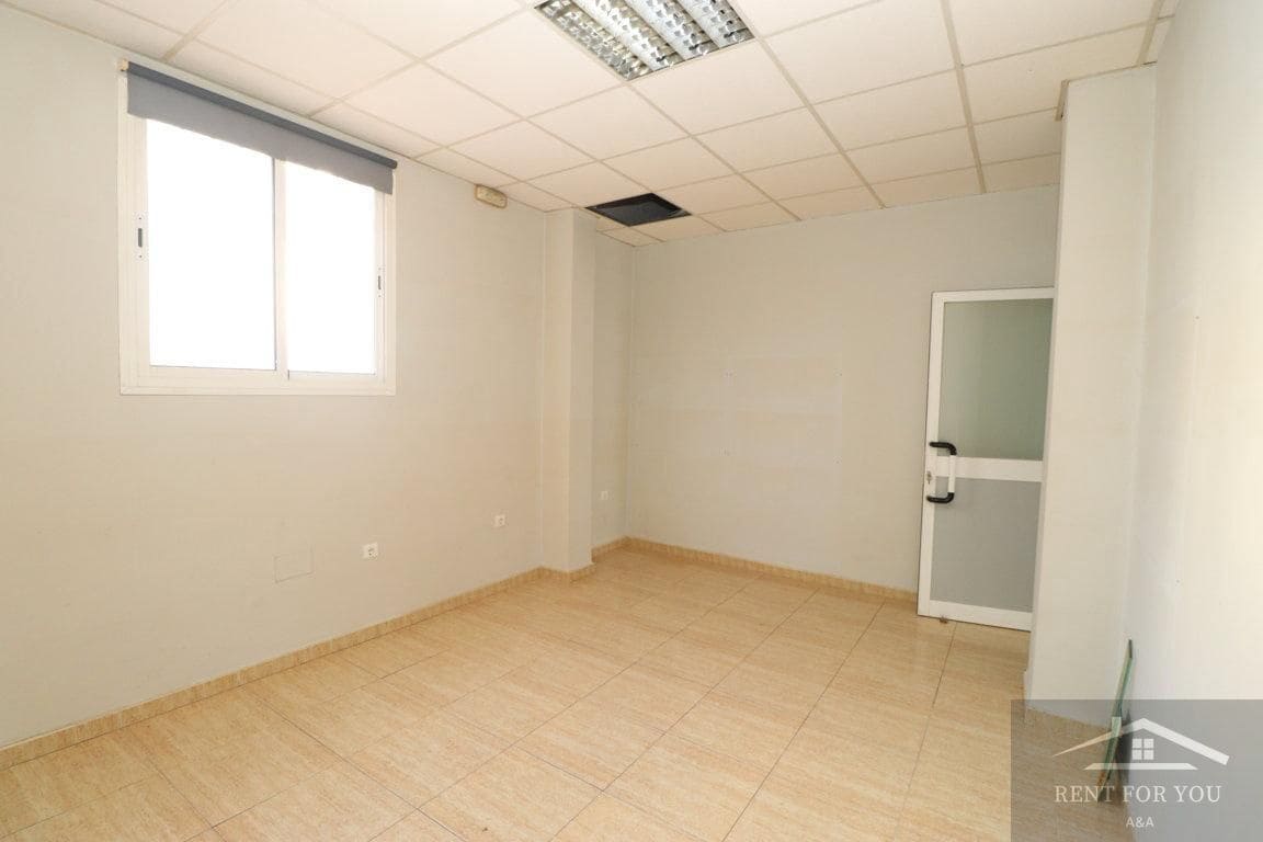 4 quarto Empresa para arrendar em Alhaurin el Grande - 700 € (Ref: 8842260)