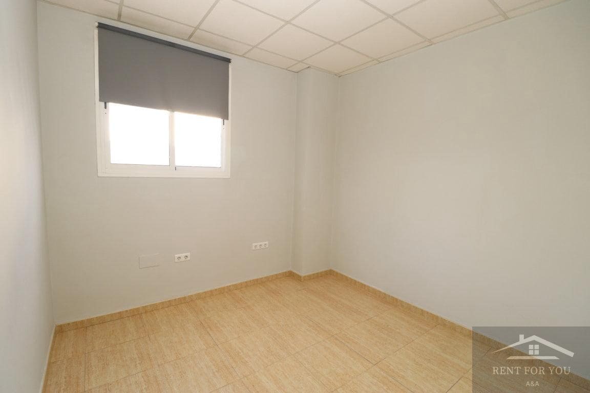 4 quarto Empresa para arrendar em Alhaurin el Grande - 700 € (Ref: 8842260)