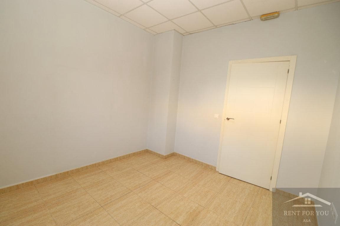 4 quarto Empresa para arrendar em Alhaurin el Grande - 700 € (Ref: 8842260)