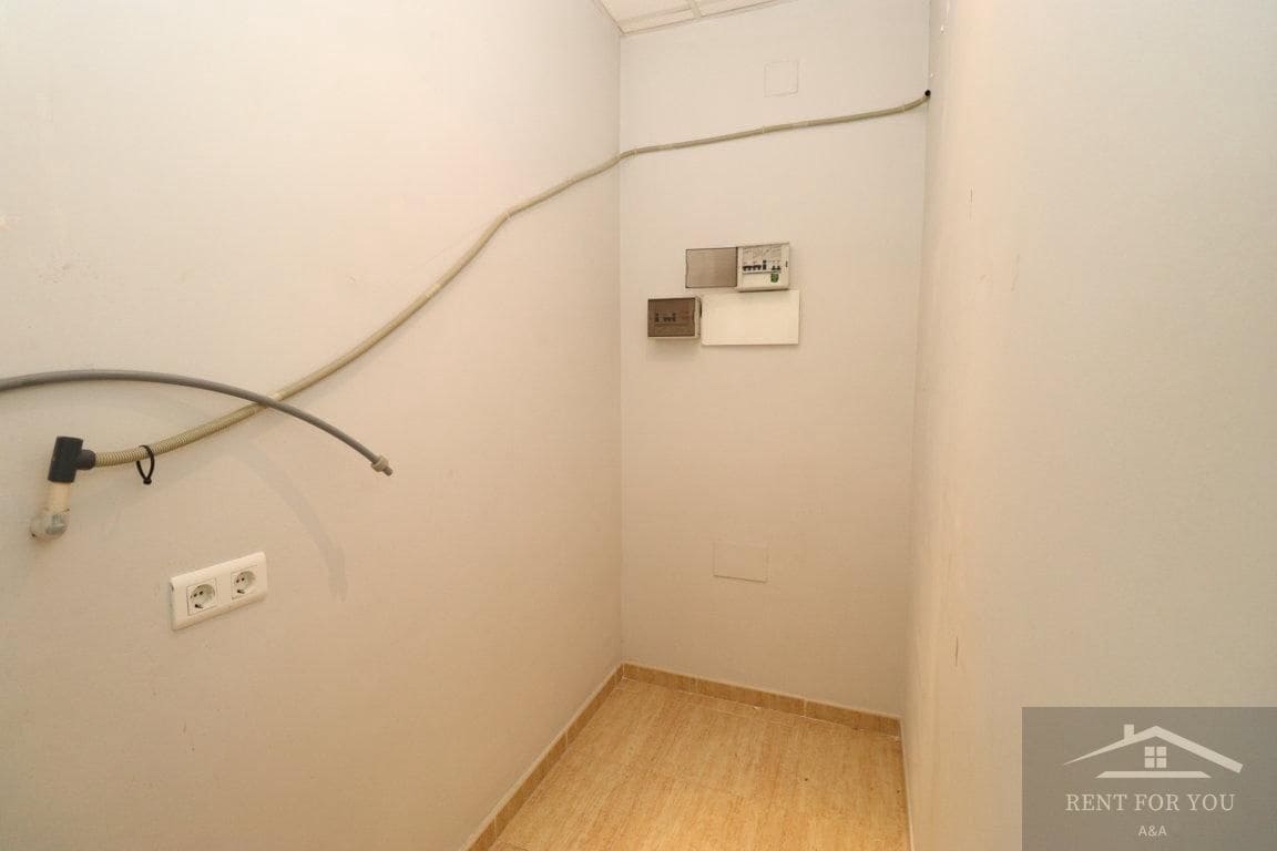 4 quarto Empresa para arrendar em Alhaurin el Grande - 700 € (Ref: 8842260)