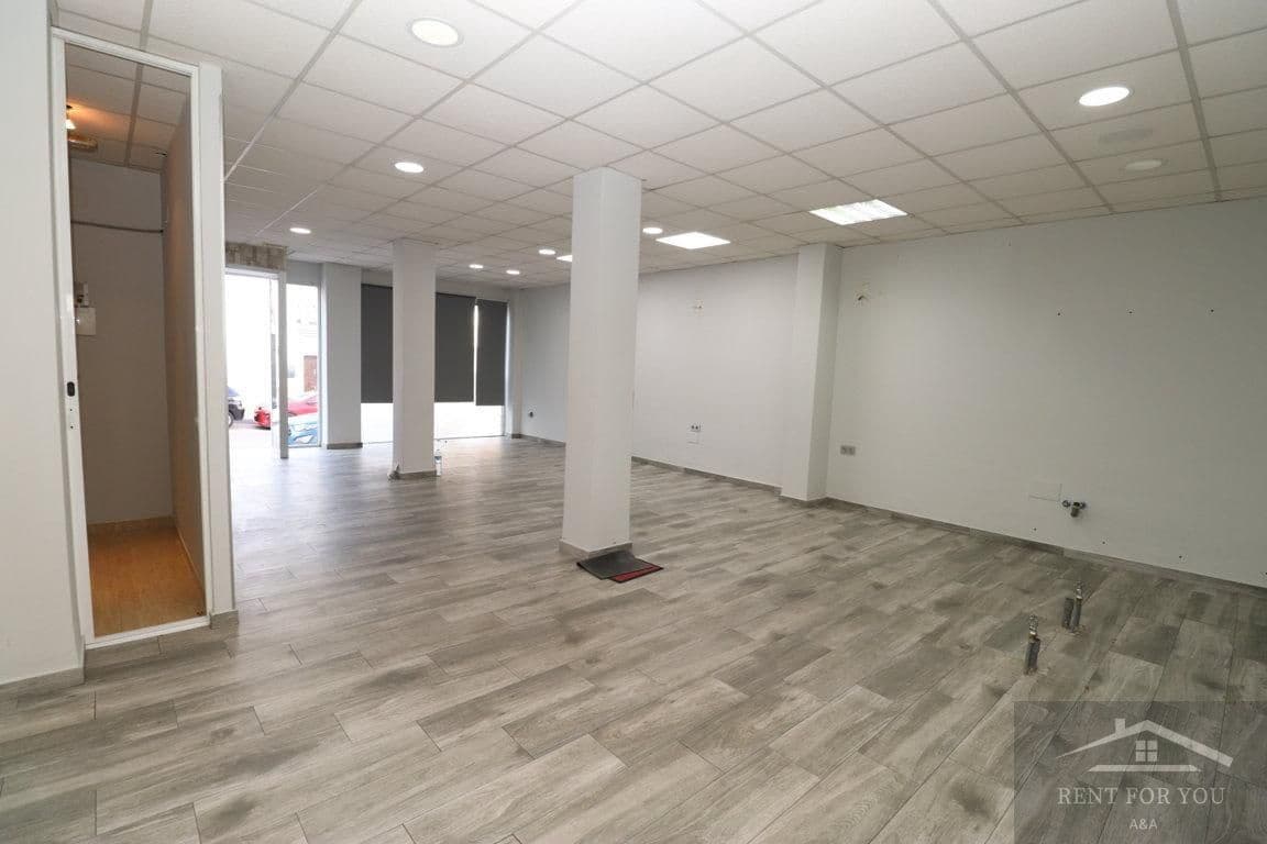 4 quarto Empresa para arrendar em Alhaurin el Grande - 700 € (Ref: 8842260)