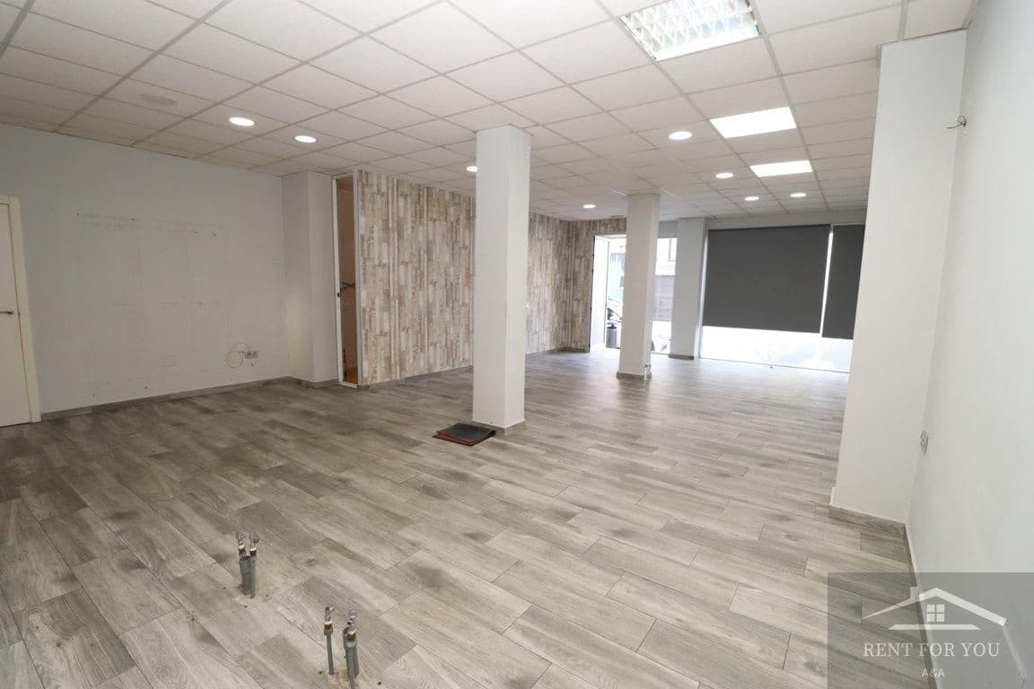 4 quarto Empresa para arrendar em Alhaurin el Grande - 700 € (Ref: 8842260)