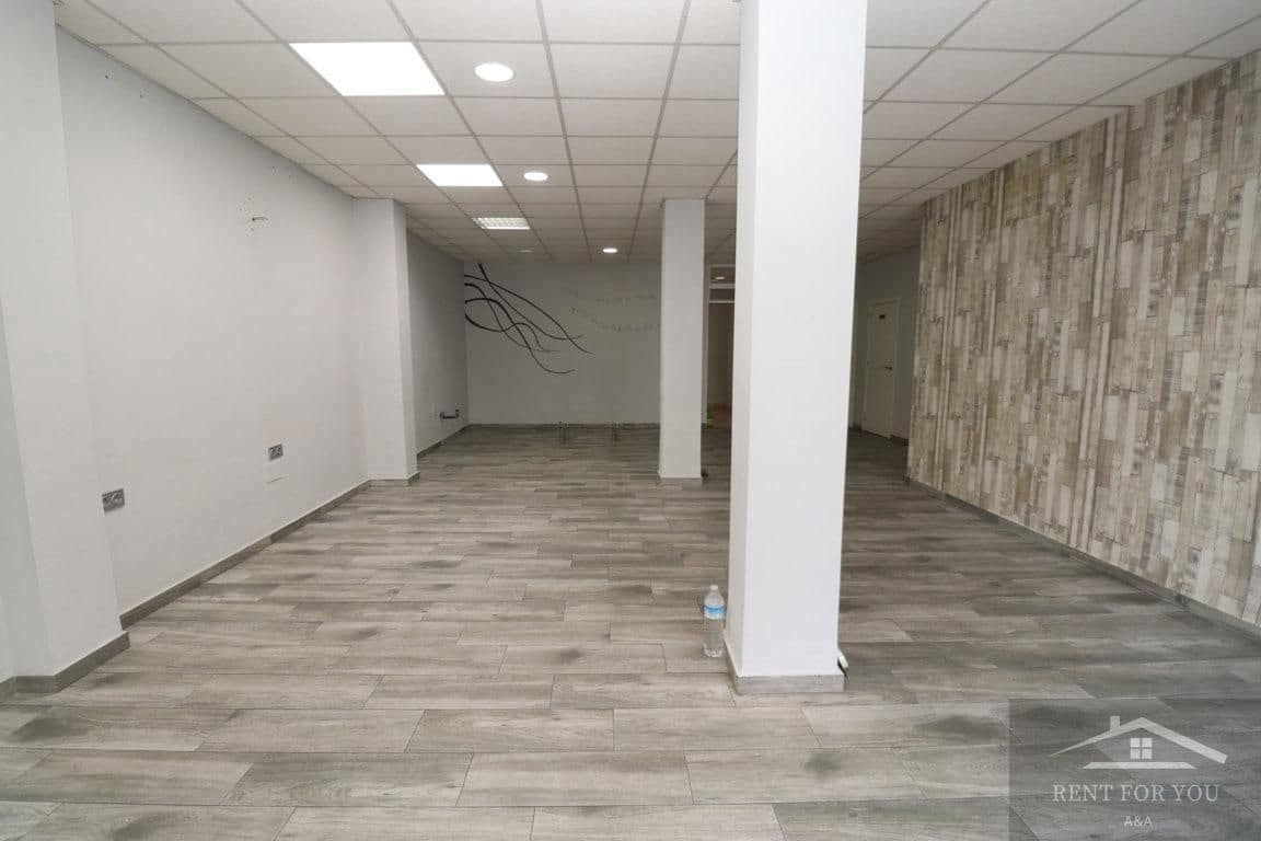 4 quarto Empresa para arrendar em Alhaurin el Grande - 700 € (Ref: 8842260)