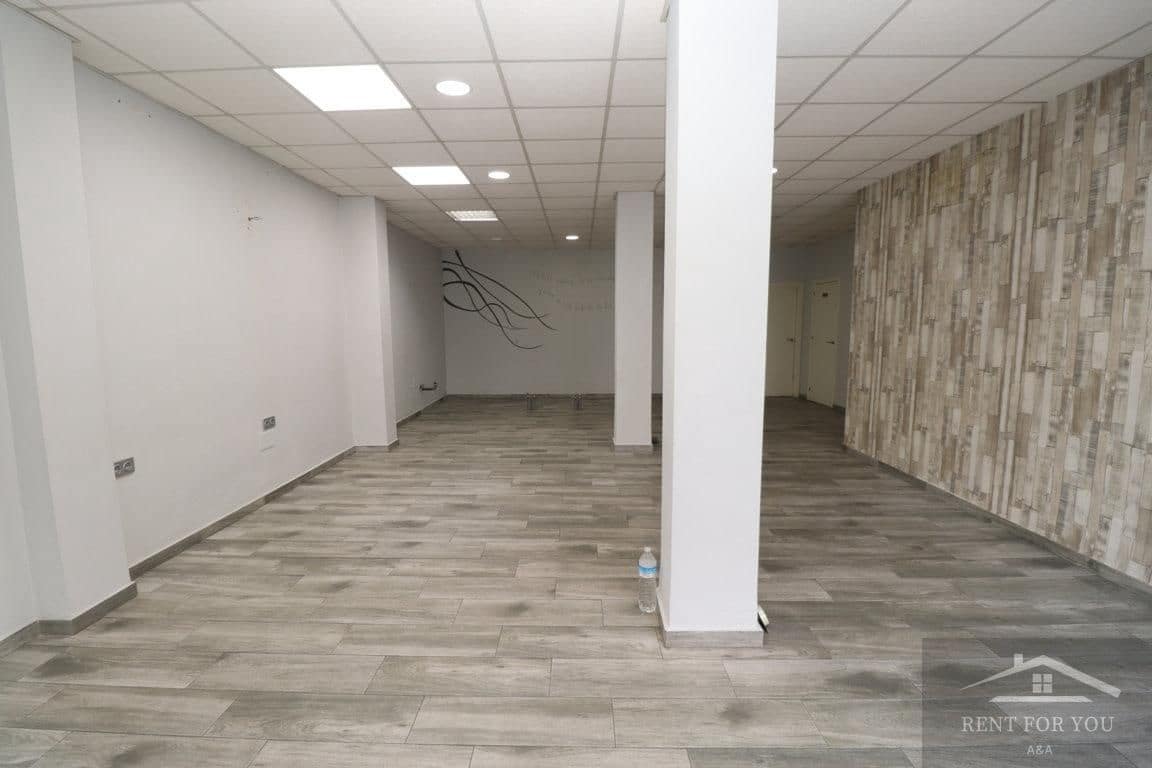 4 quarto Empresa para arrendar em Alhaurin el Grande - 700 € (Ref: 8842260)