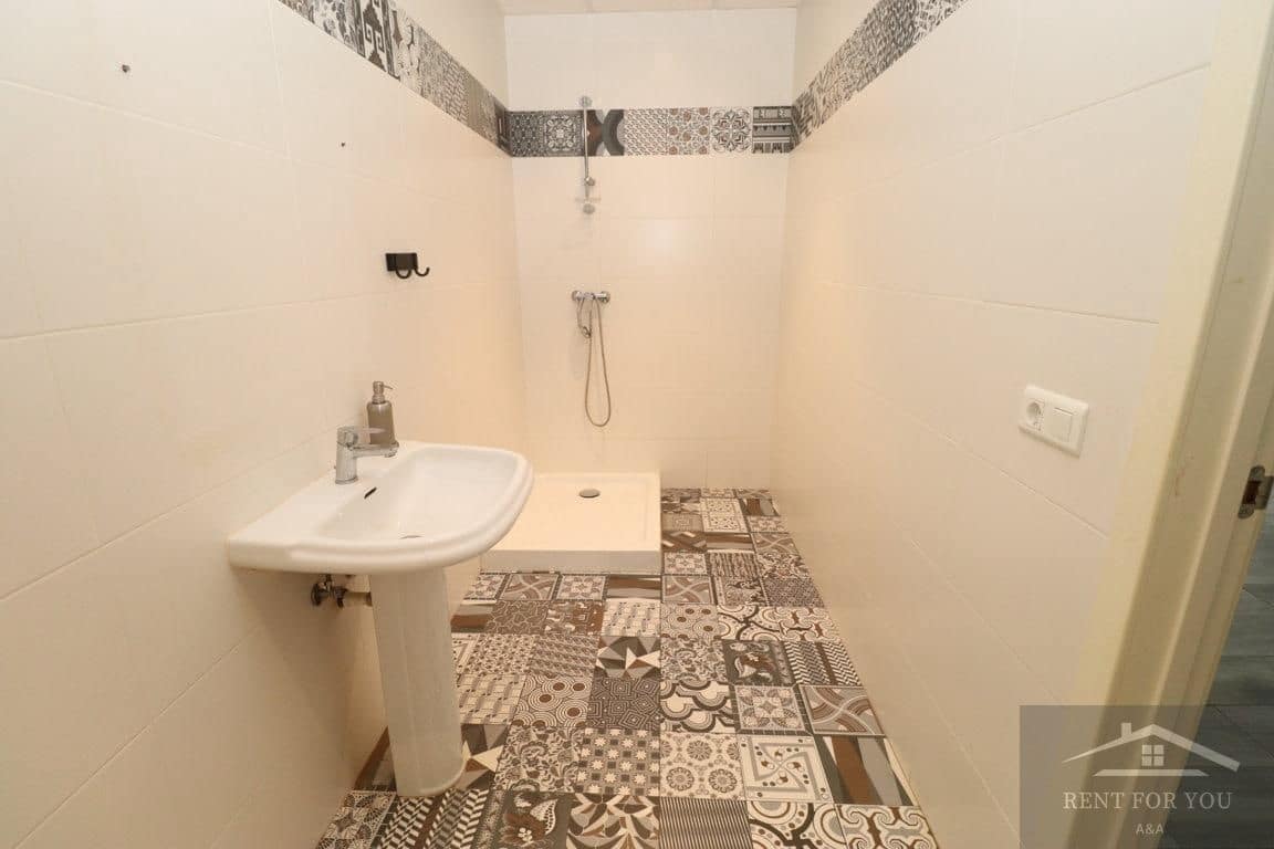 4 quarto Empresa para arrendar em Alhaurin el Grande - 700 € (Ref: 8842260)