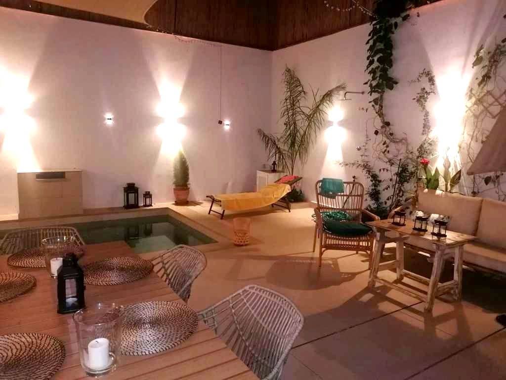 Villa/Maison de 4 chambres à louer à Coin avec piscine - 2 200 € (Ref: 8994394)