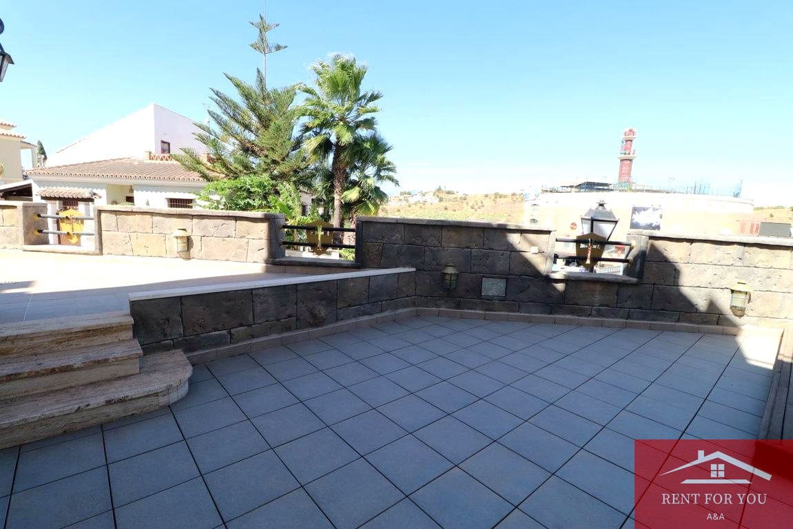 4 soveværelse Villa til leje i Coin med swimmingpool garage - € 4.500 (Ref: 9219508)