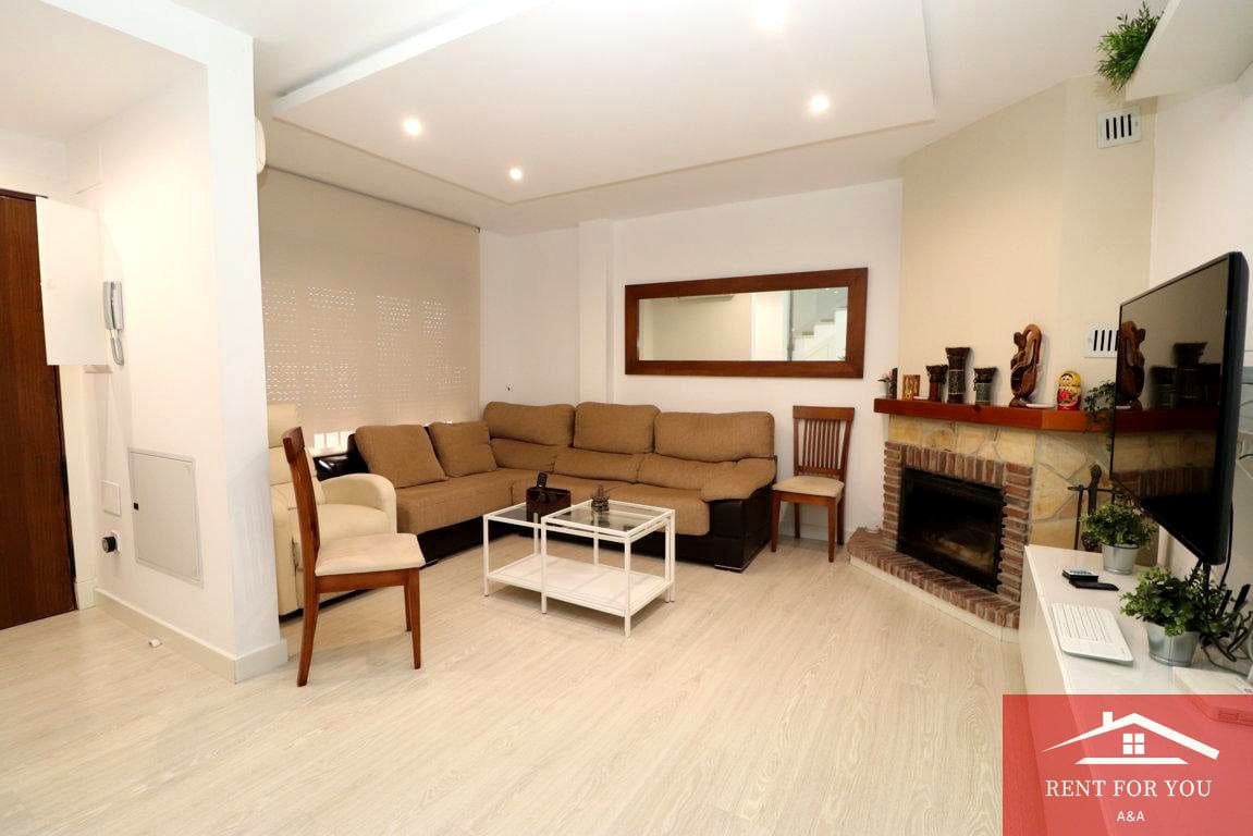 3 quarto Moradia para arrendar em Coin com garagem - 1 250 € (Ref: 9263891)