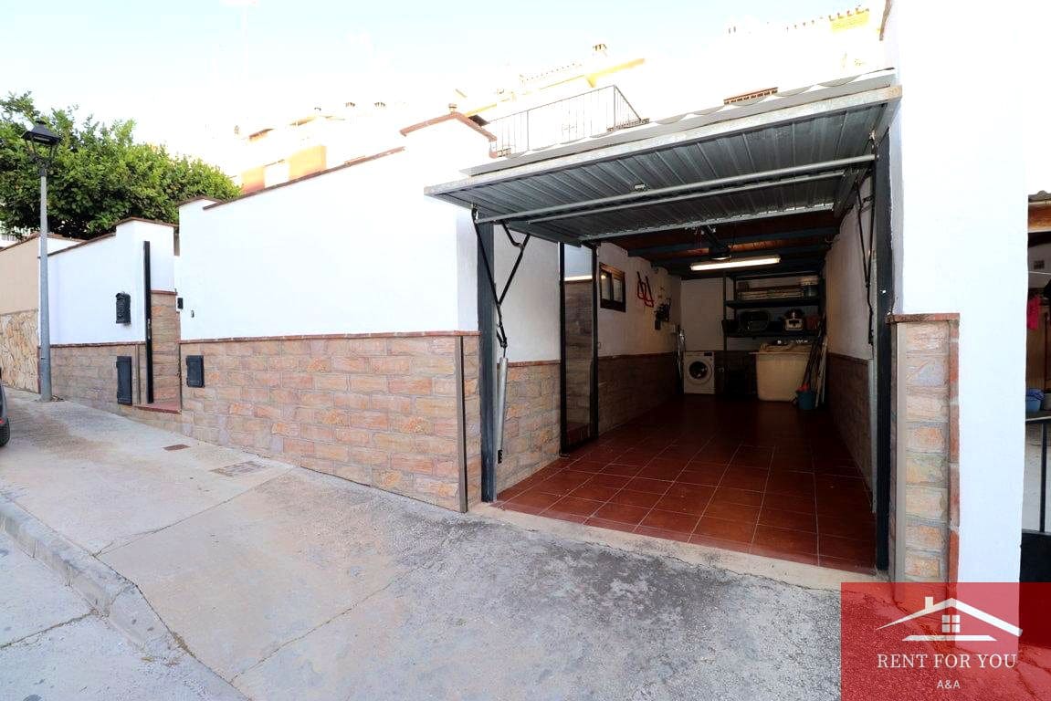 3 quarto Moradia para arrendar em Coin com garagem - 1 250 € (Ref: 9263891)