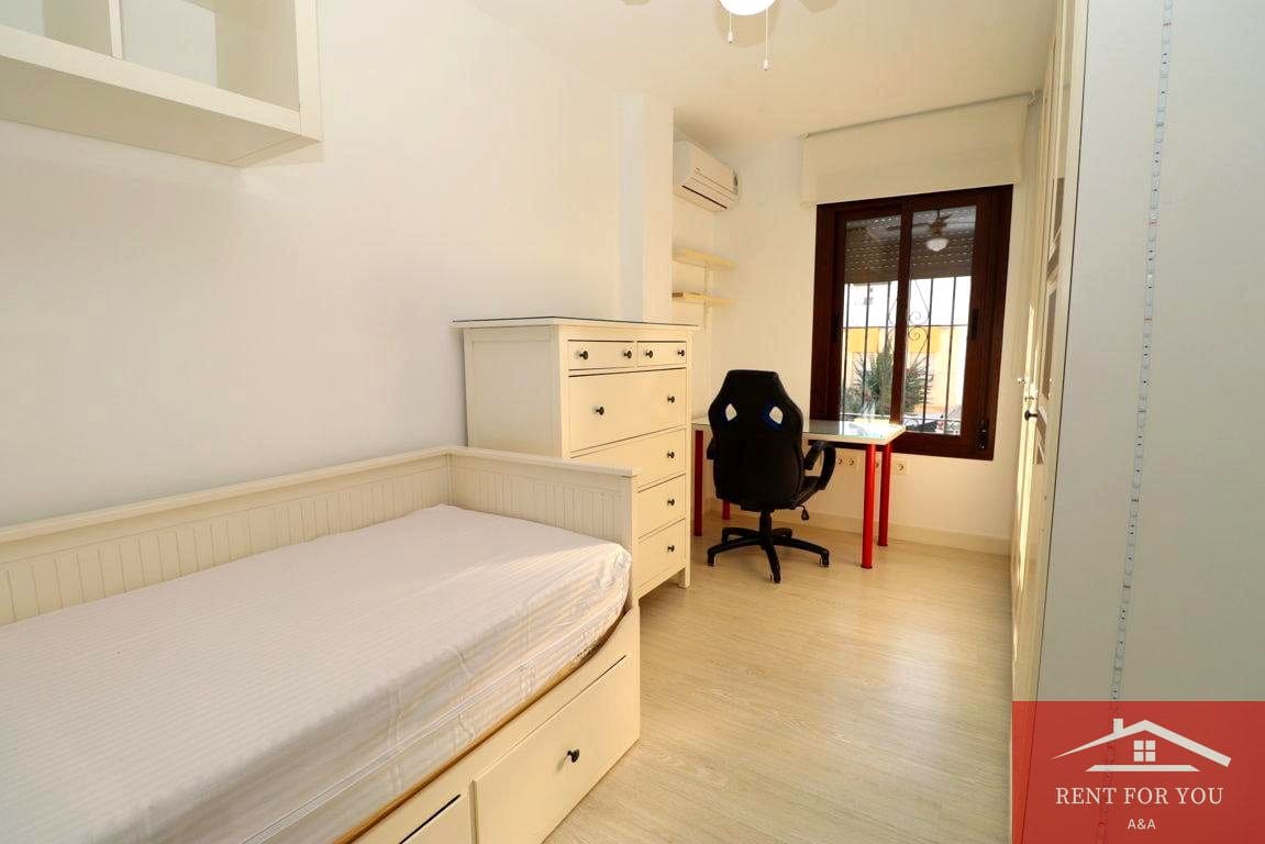 3 quarto Moradia para arrendar em Coin com garagem - 1 250 € (Ref: 9263891)