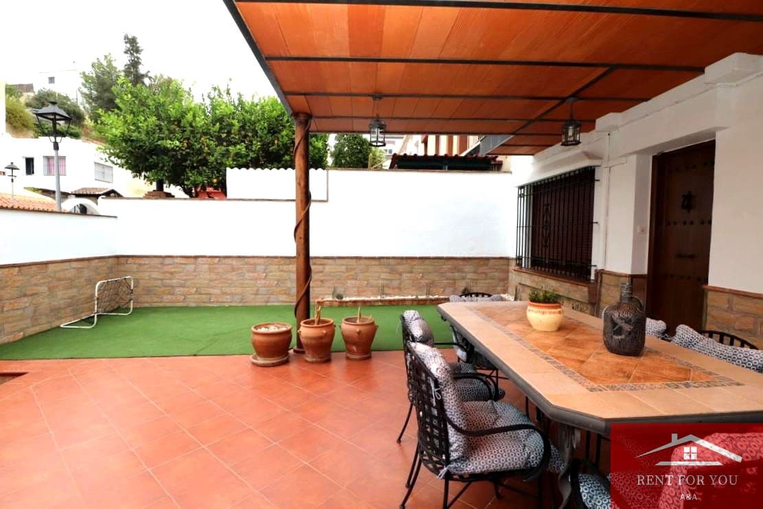 3 quarto Moradia para arrendar em Coin com garagem - 1 250 € (Ref: 9263891)