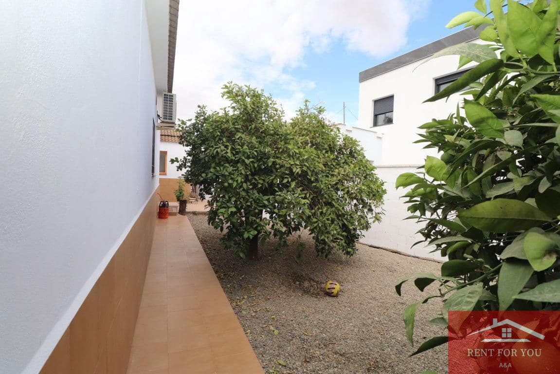3 bedroom Villa for rent in Alhaurin el Grande with pool garage - € 1,800 (Ref: 9279789)