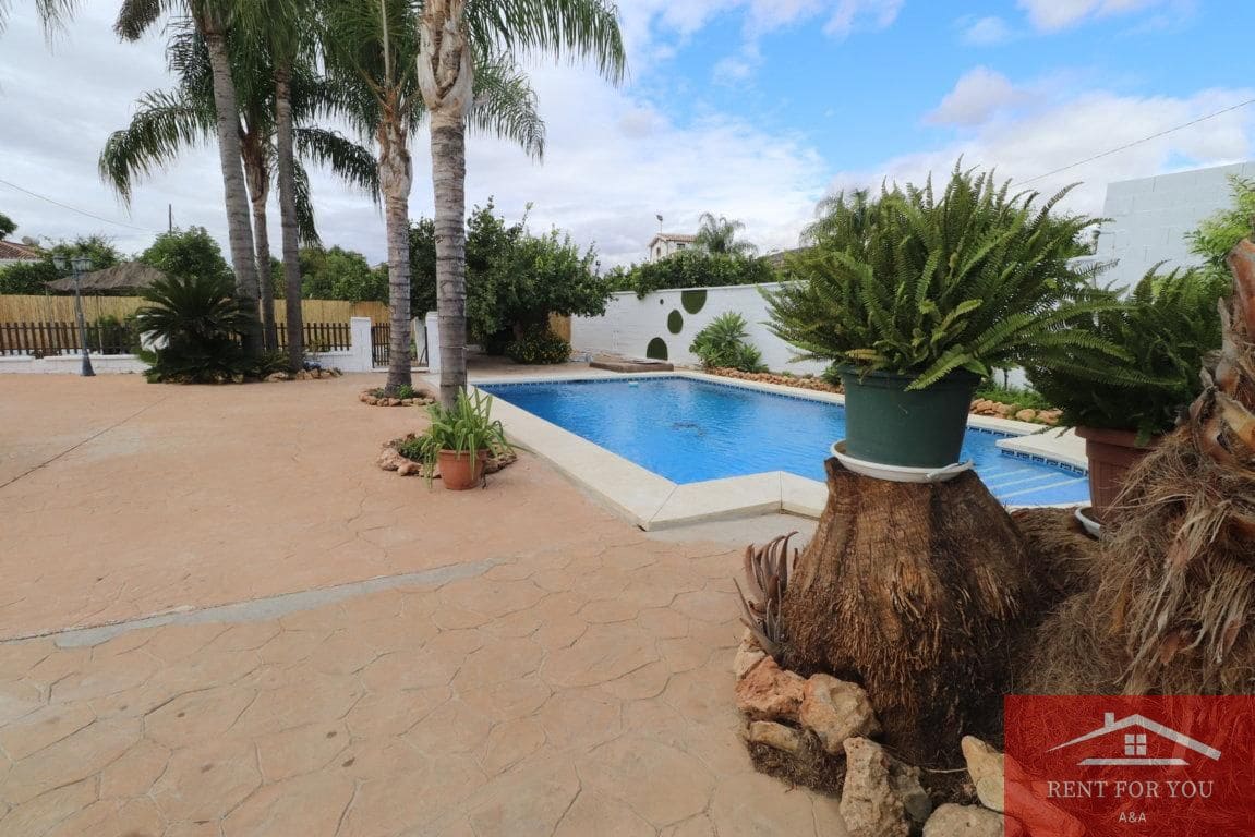 3 bedroom Villa for rent in Alhaurin el Grande with pool garage - € 1,800 (Ref: 9279789)
