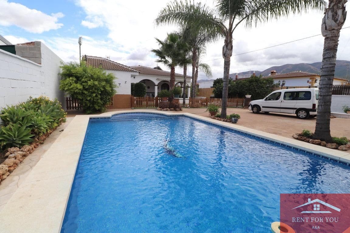 3 bedroom Villa for rent in Alhaurin el Grande with pool garage - € 1,800 (Ref: 9279789)