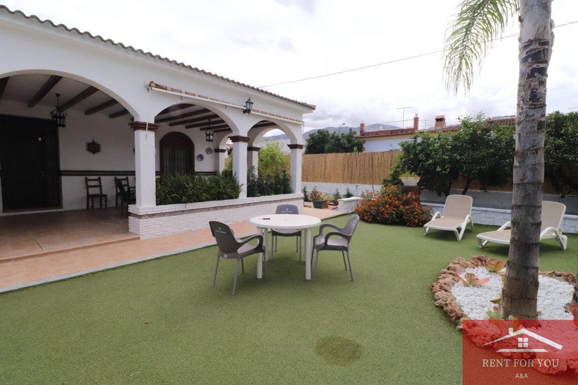 3 bedroom Villa for rent in Alhaurin el Grande with pool garage - € 1,800 (Ref: 9279789)