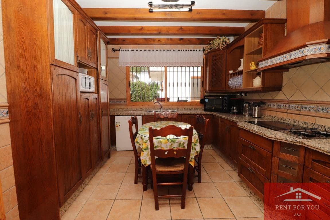 3 bedroom Villa for rent in Alhaurin el Grande with pool garage - € 1,800 (Ref: 9279789)