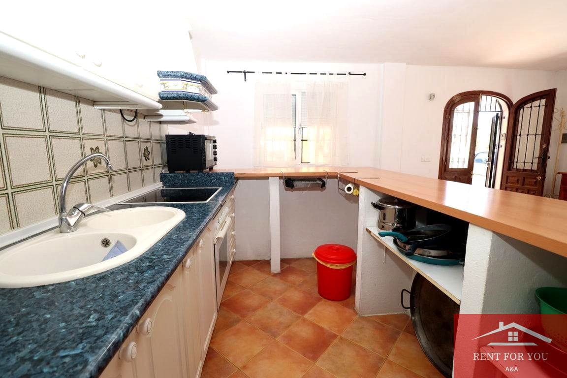 4 makuuhuone Huvila vuokrattavana paikassa Coin mukana uima-altaan - 1 600 € (Ref: 9311853)