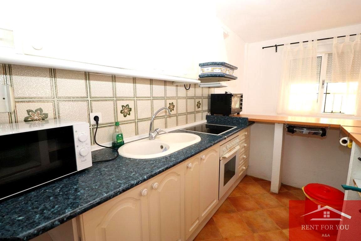 4 makuuhuone Huvila vuokrattavana paikassa Coin mukana uima-altaan - 1 600 € (Ref: 9311853)