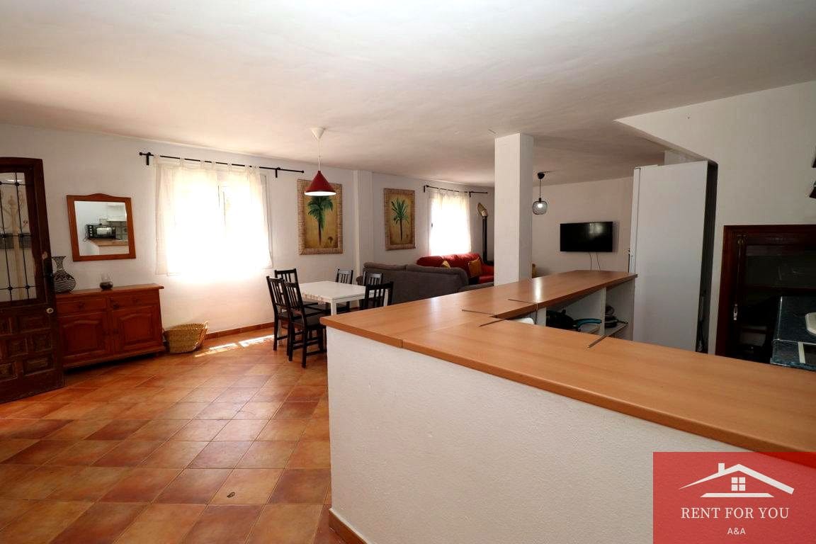 4 makuuhuone Huvila vuokrattavana paikassa Coin mukana uima-altaan - 1 600 € (Ref: 9311853)