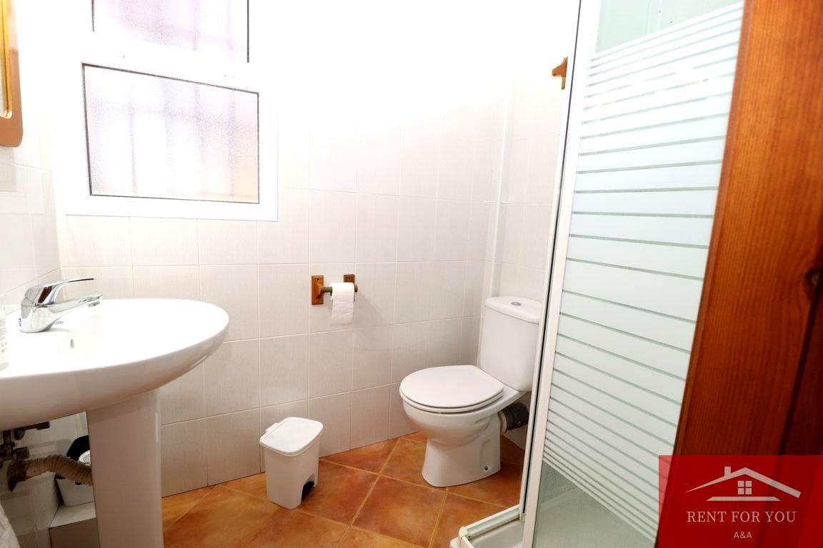 4 makuuhuone Huvila vuokrattavana paikassa Coin mukana uima-altaan - 1 600 € (Ref: 9311853)