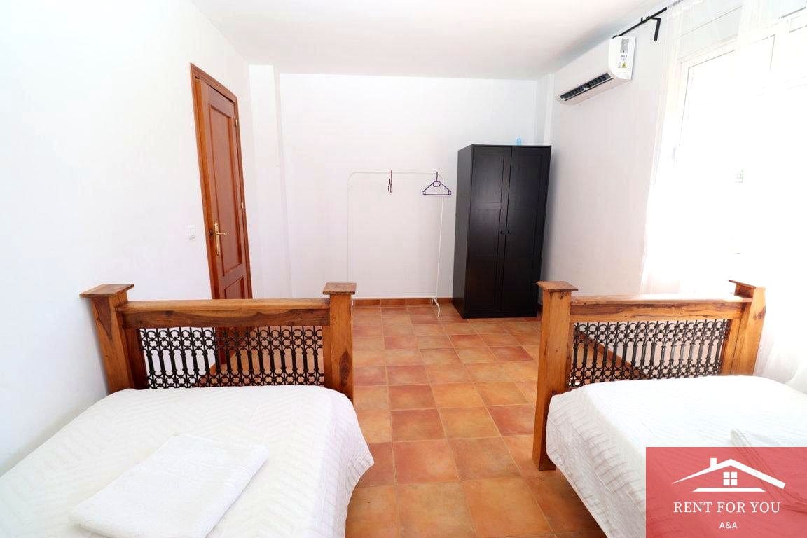 4 makuuhuone Huvila vuokrattavana paikassa Coin mukana uima-altaan - 1 600 € (Ref: 9311853)