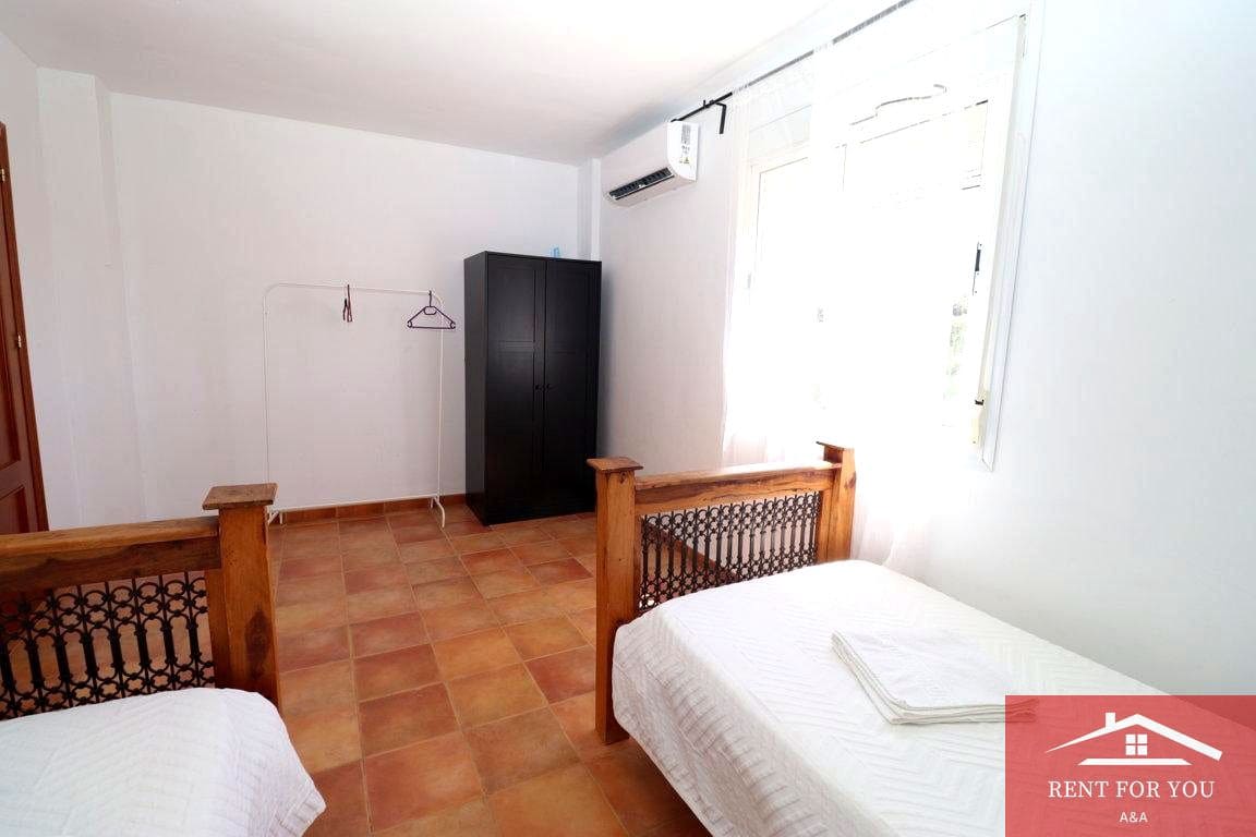 4 makuuhuone Huvila vuokrattavana paikassa Coin mukana uima-altaan - 1 600 € (Ref: 9311853)