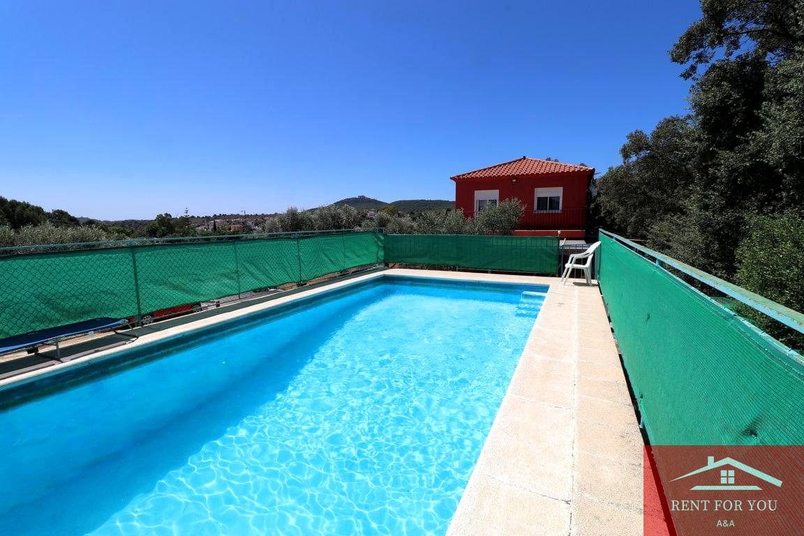 4 makuuhuone Huvila vuokrattavana paikassa Coin mukana uima-altaan - 1 600 € (Ref: 9311853)