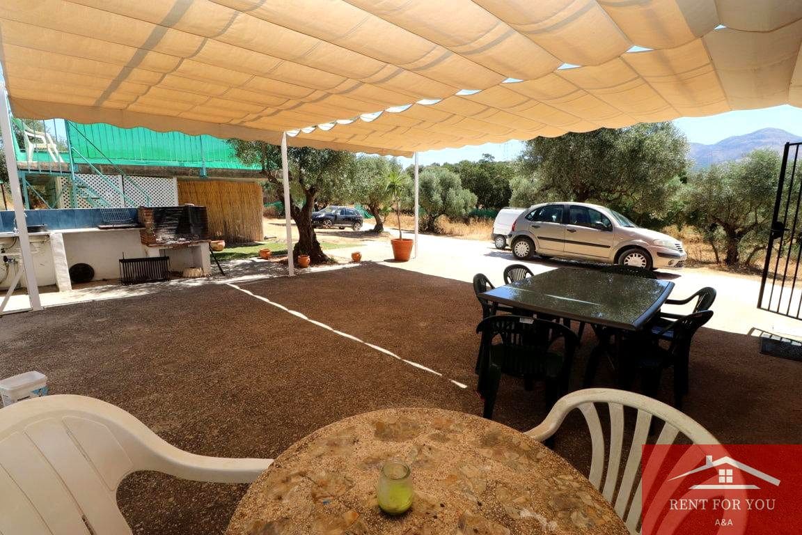 4 makuuhuone Huvila vuokrattavana paikassa Coin mukana uima-altaan - 1 600 € (Ref: 9311853)