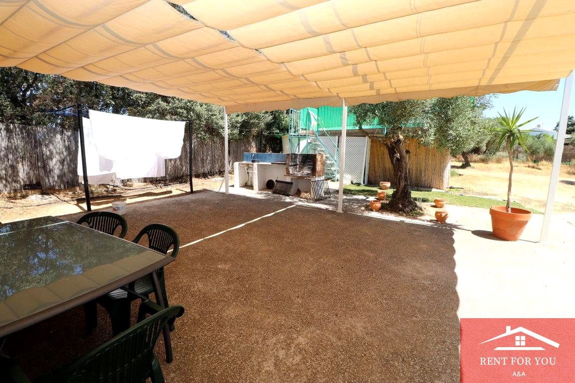 4 makuuhuone Huvila vuokrattavana paikassa Coin mukana uima-altaan - 1 600 € (Ref: 9311853)