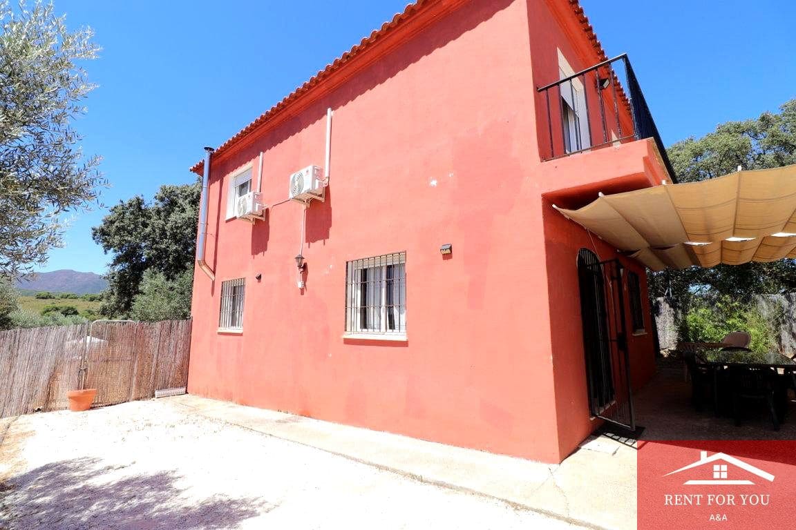 4 makuuhuone Huvila vuokrattavana paikassa Coin mukana uima-altaan - 1 600 € (Ref: 9311853)