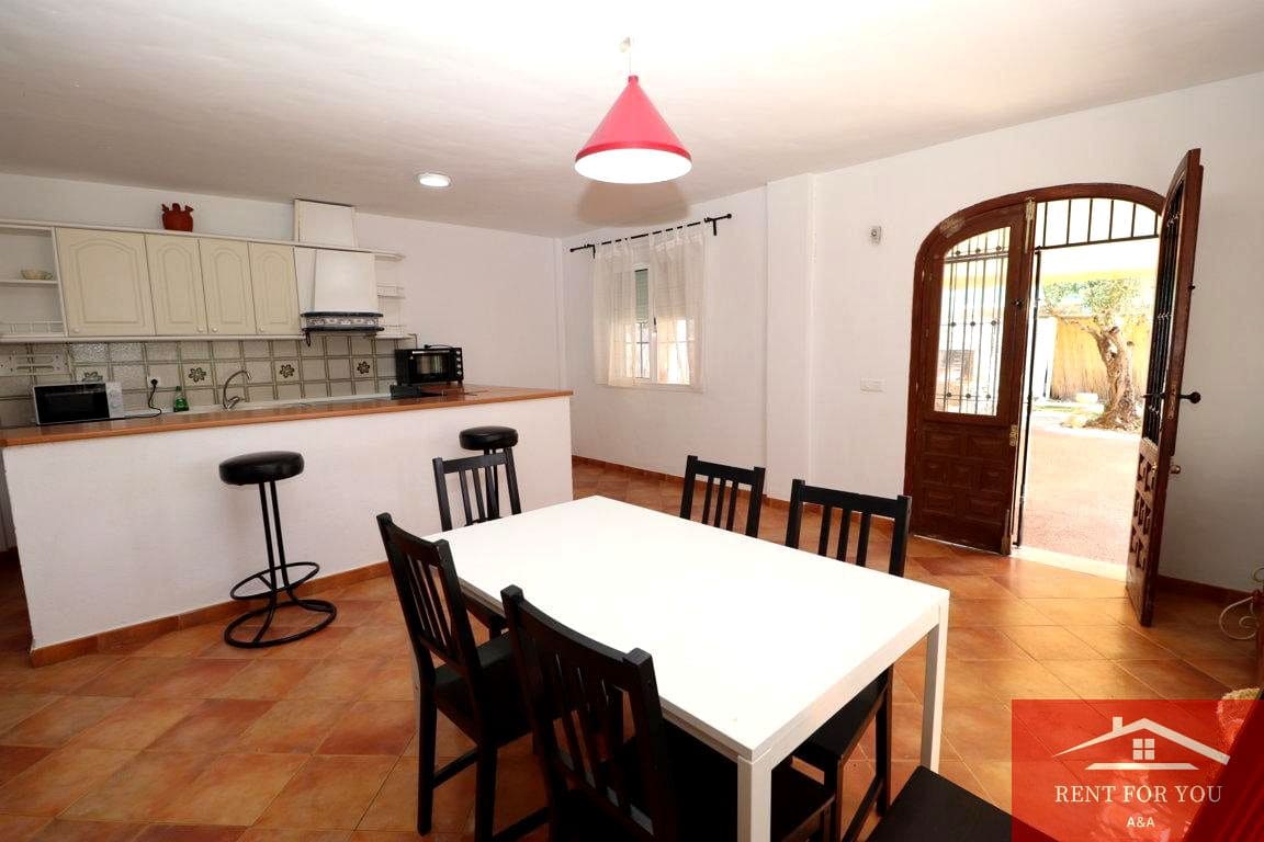 4 makuuhuone Huvila vuokrattavana paikassa Coin mukana uima-altaan - 1 600 € (Ref: 9311853)