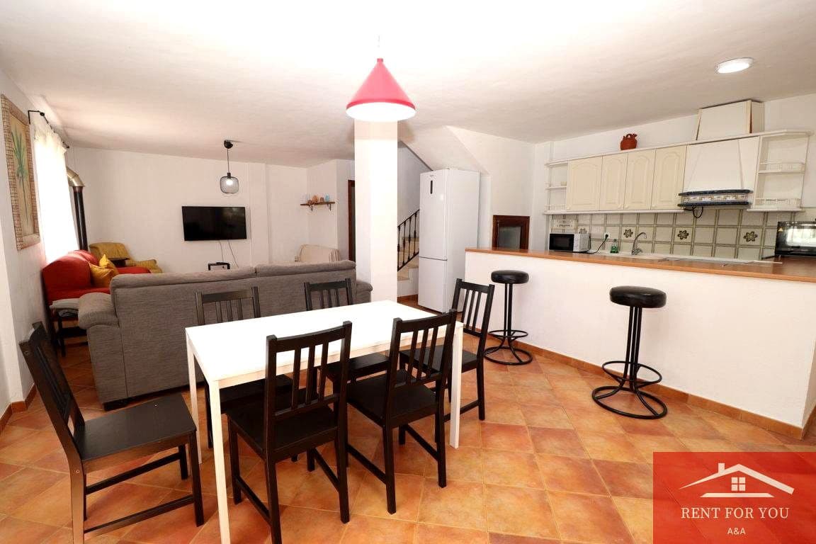 4 makuuhuone Huvila vuokrattavana paikassa Coin mukana uima-altaan - 1 600 € (Ref: 9311853)