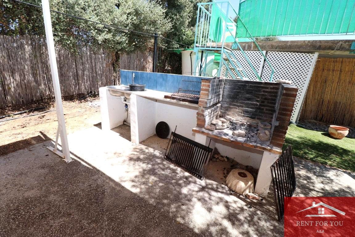 4 makuuhuone Huvila vuokrattavana paikassa Coin mukana uima-altaan - 1 600 € (Ref: 9311853)