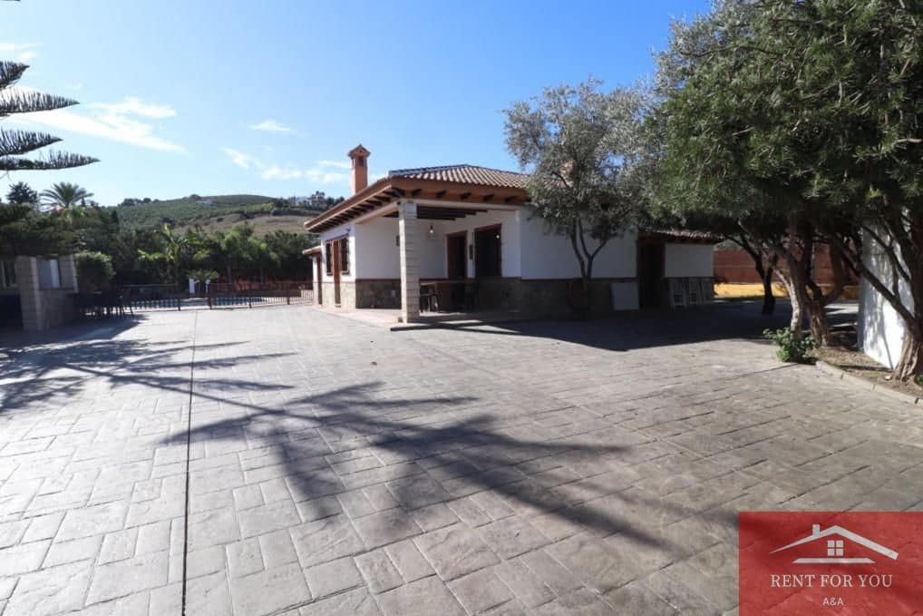 3 makuuhuone Huvila vuokrattavana paikassa Coin mukana uima-altaan - 1 800 € (Ref: 9374085)