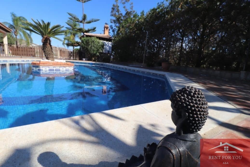 3 makuuhuone Huvila vuokrattavana paikassa Coin mukana uima-altaan - 1 800 € (Ref: 9374085)