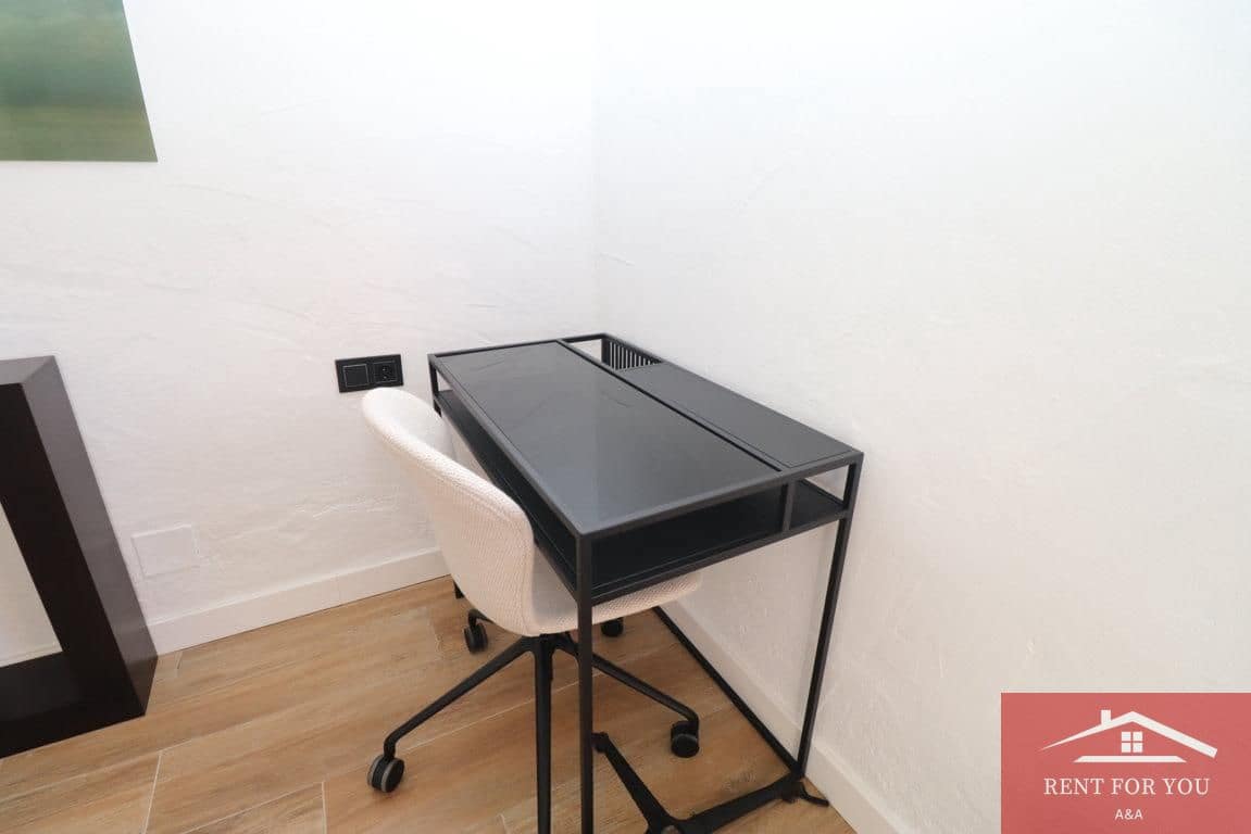 3 makuuhuone Huvila vuokrattavana paikassa Coin mukana uima-altaan - 1 800 € (Ref: 9374085)