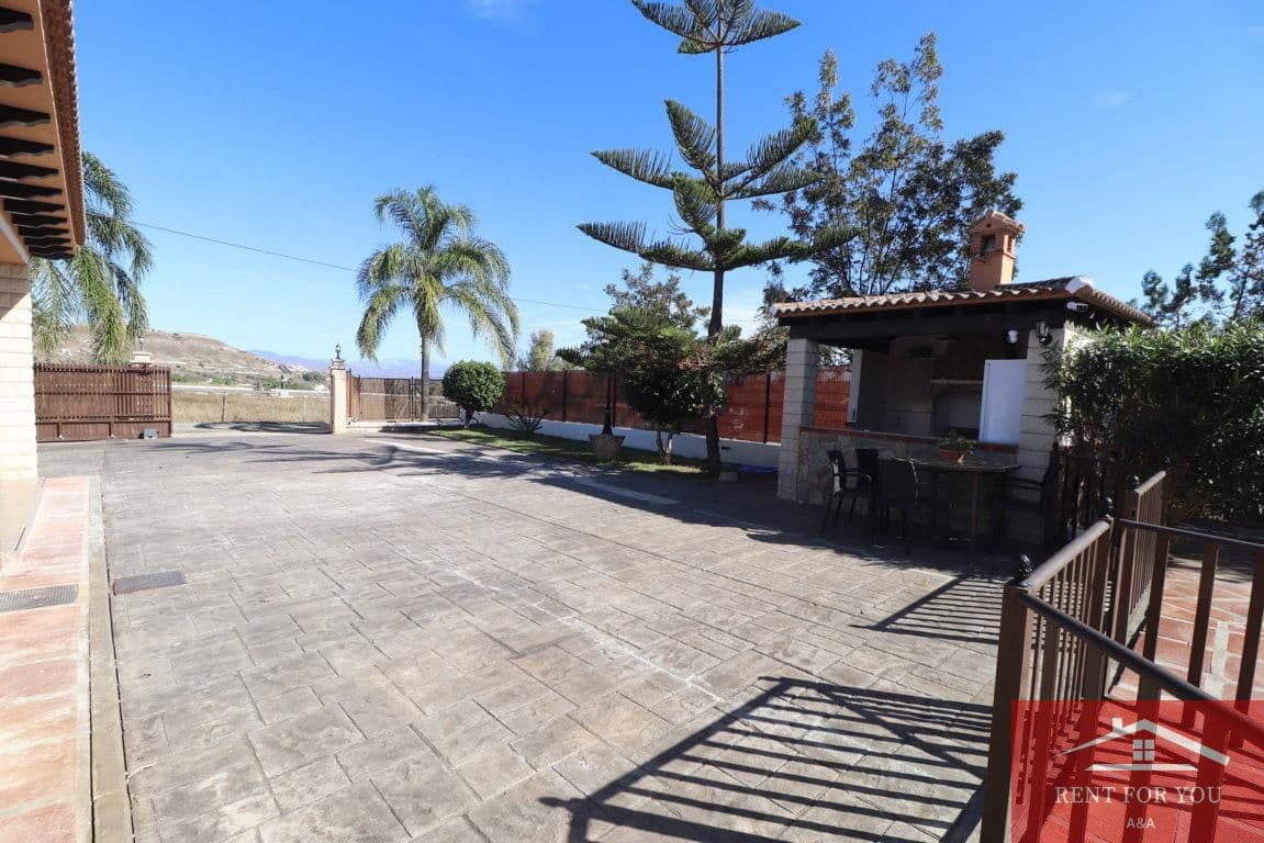 3 makuuhuone Huvila vuokrattavana paikassa Coin mukana uima-altaan - 1 800 € (Ref: 9374085)