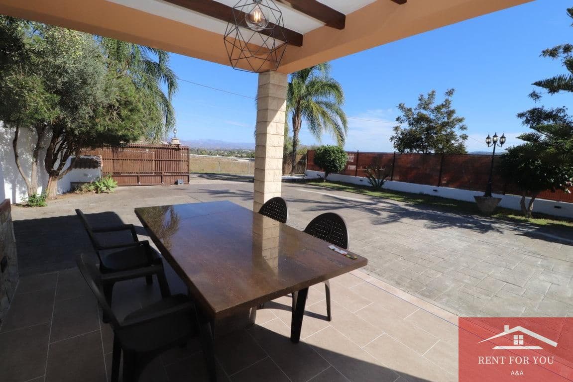 3 makuuhuone Huvila vuokrattavana paikassa Coin mukana uima-altaan - 1 800 € (Ref: 9374085)