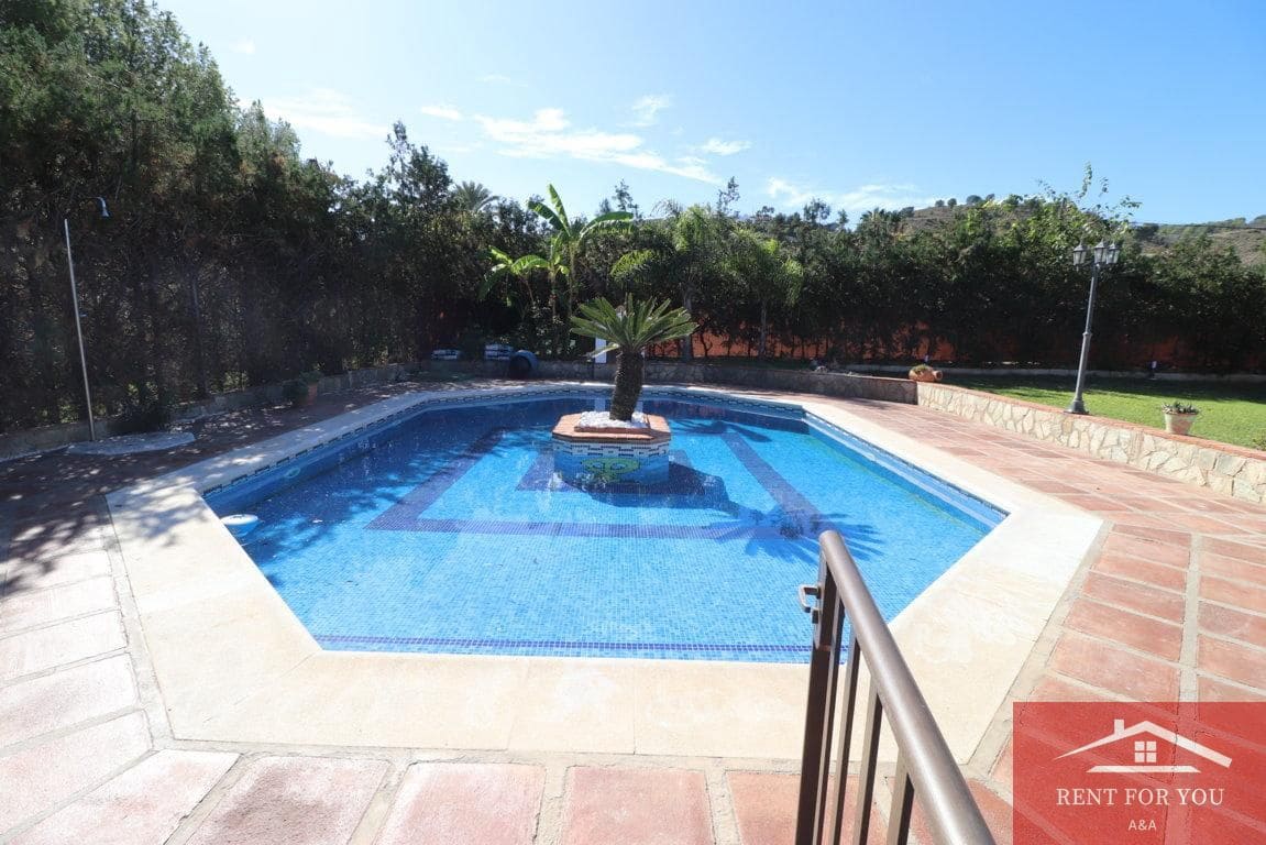 3 makuuhuone Huvila vuokrattavana paikassa Coin mukana uima-altaan - 1 800 € (Ref: 9374085)