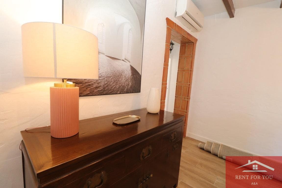 3 makuuhuone Huvila vuokrattavana paikassa Coin mukana uima-altaan - 1 800 € (Ref: 9374085)