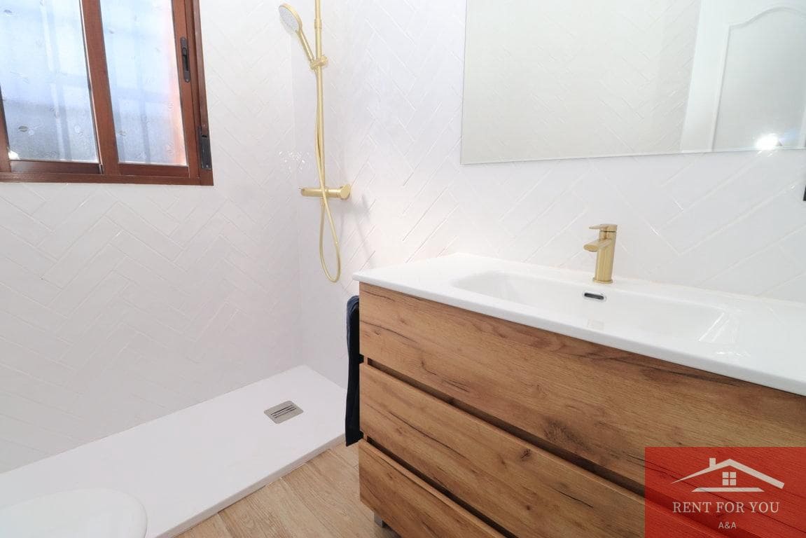 3 makuuhuone Huvila vuokrattavana paikassa Coin mukana uima-altaan - 1 800 € (Ref: 9374085)