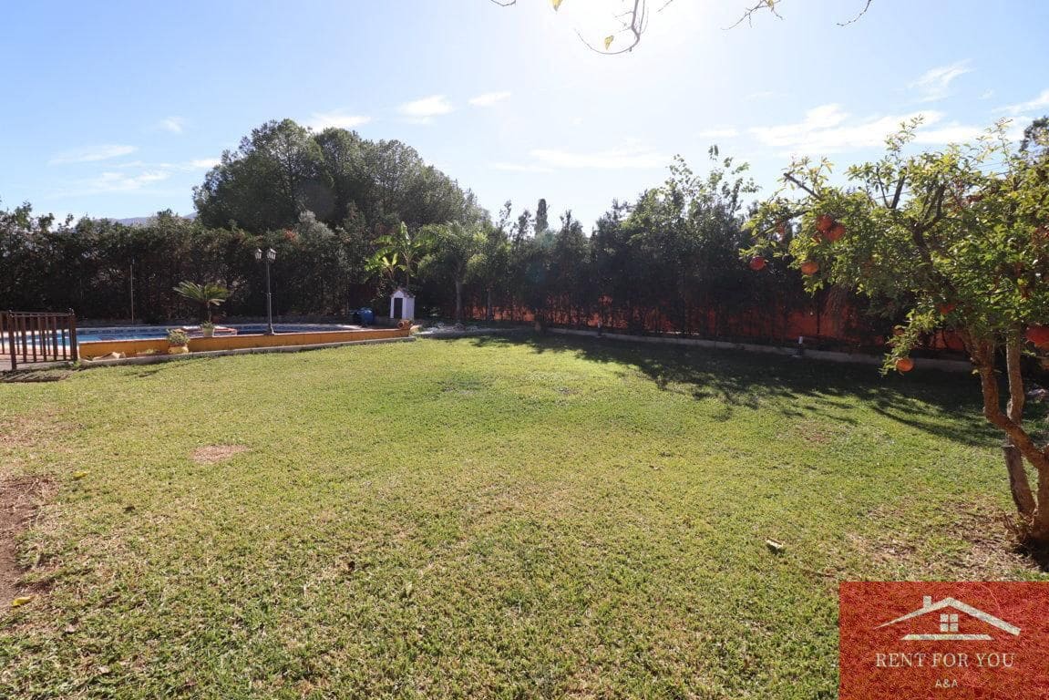 3 makuuhuone Huvila vuokrattavana paikassa Coin mukana uima-altaan - 1 800 € (Ref: 9374085)