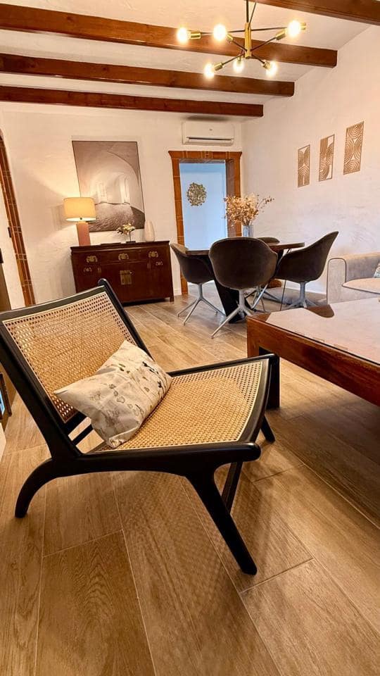 3 makuuhuone Huvila vuokrattavana paikassa Coin mukana uima-altaan - 1 800 € (Ref: 9374085)